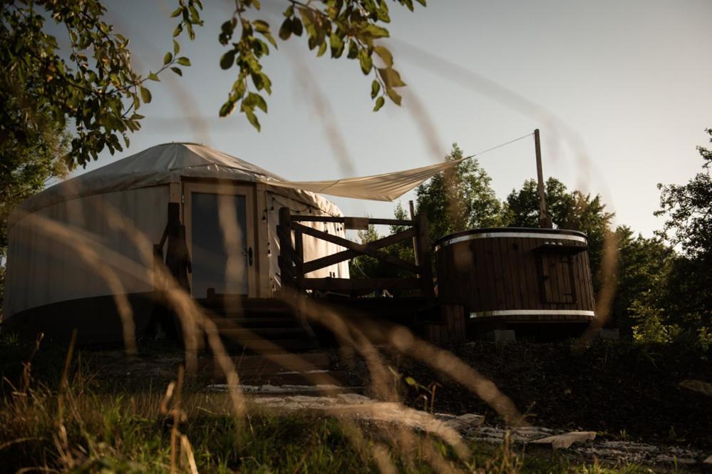 Jurty Z Widokiem, Prywatna Balia- Dzikolas Glamping Krasnobród 외부 사진